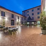 Hotel Dwo 4*