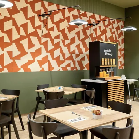 Dwo Отель Валенсия