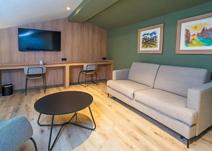 Dwo Hotel 4*